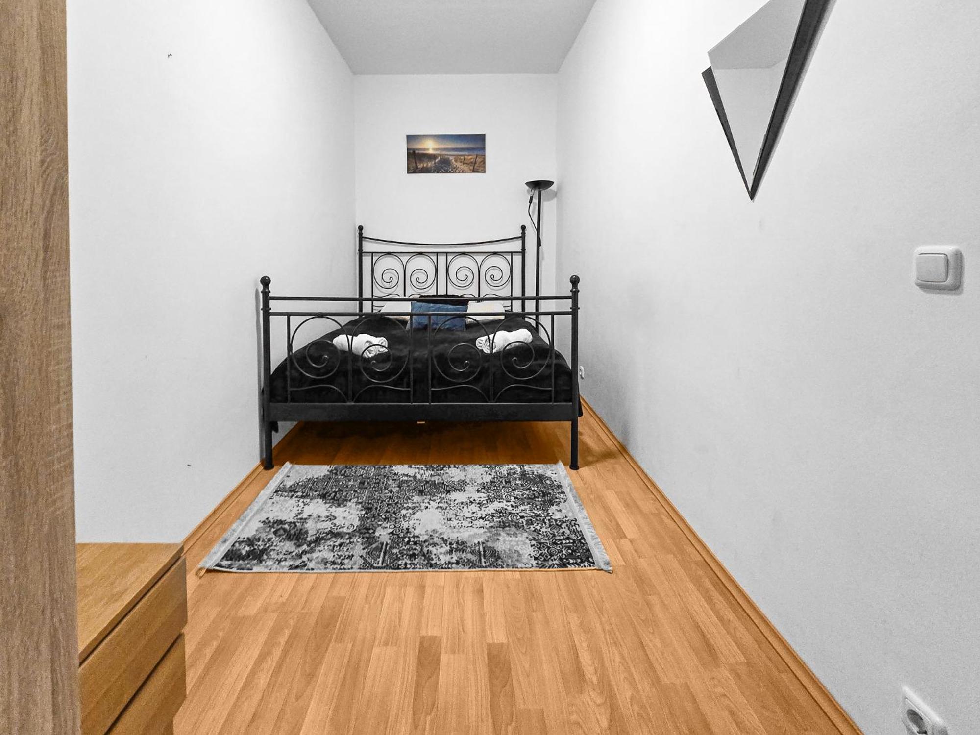 Modern Three-Bedroom, Triple King Beds Vienna Exterior photo